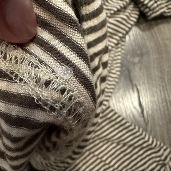 Lucky Brand Women's Long Sleeved Peasant  Top V Neck Elastic @ Cuffs FLAW XL - Picture 7 of 9